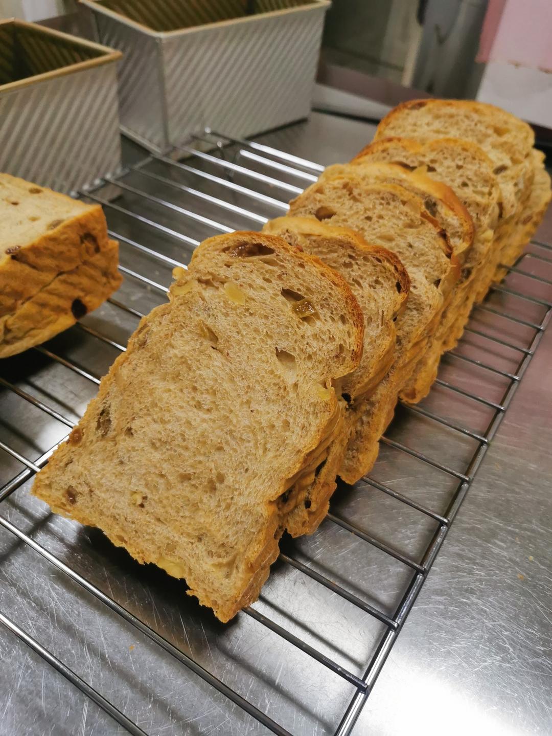 红枣核桃料多多，一炉8条小吐司记录