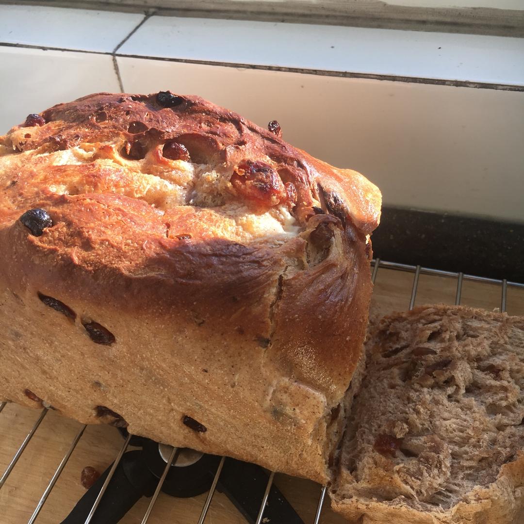 香浓葡萄干肉桂吐司