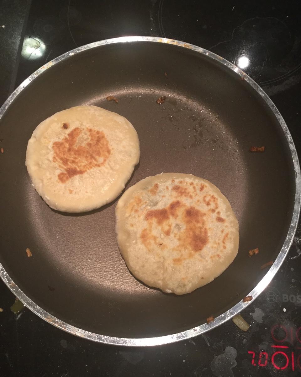 茄子尖椒素馅饼——咬一口能出汤汁儿