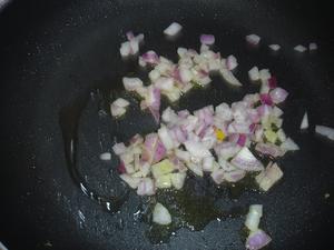 菠萝海鲜焗饭的做法 步骤4