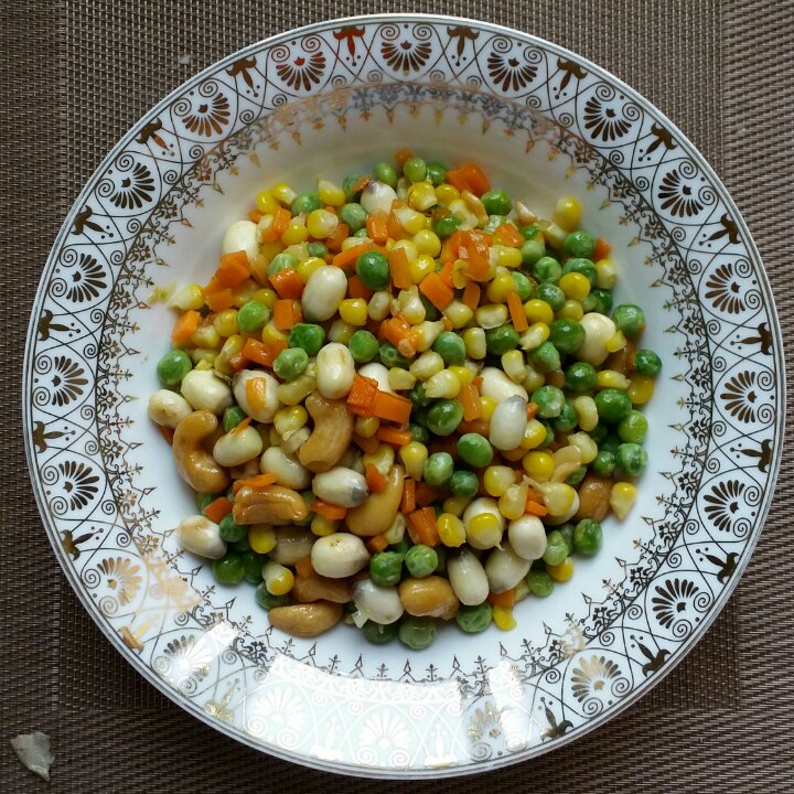 碗豆玉米炒腰果(或各种坚果)
