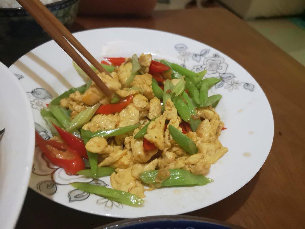 芹菜炒鸡蛋