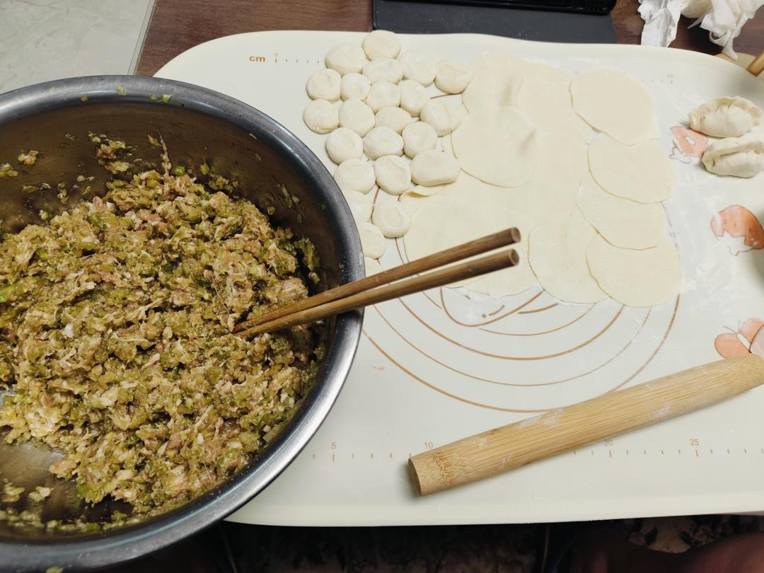 经典芹菜猪肉馅(不是经典我不发)