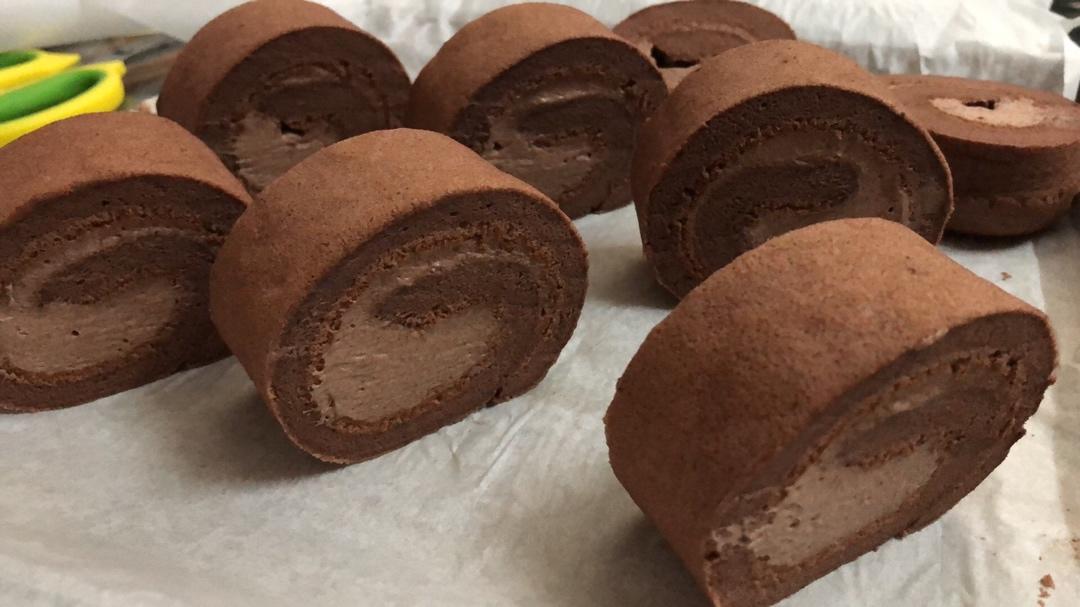 巧克力香缇奶油可可蛋糕卷，不掉皮，冰激凌口感夹心