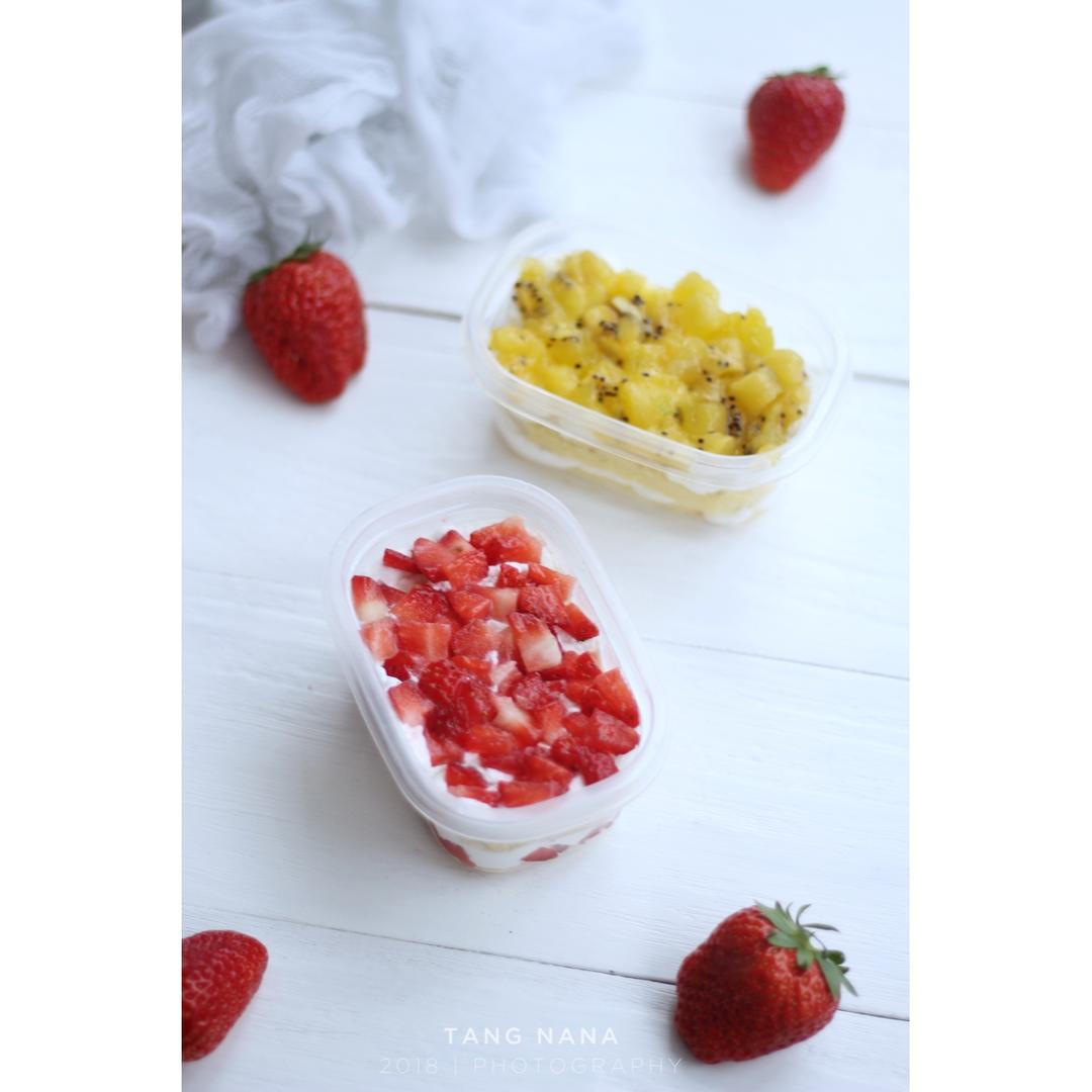草莓盒子蛋糕Strawberry Cake Dessert