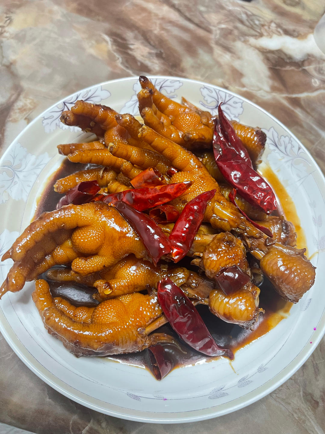 好吃到手指都吃掉的卤鸡爪