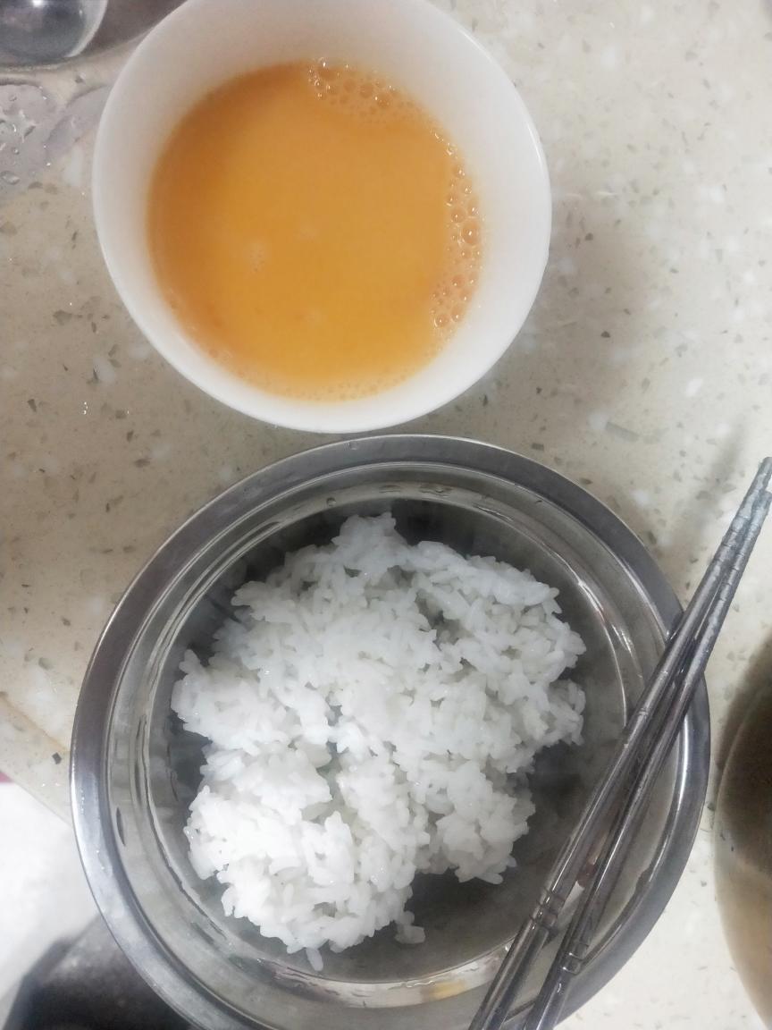 香香的煎饭蛋饺的做法 步骤1