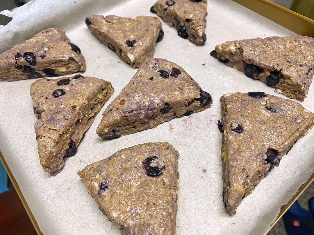 黑莓全麦早餐司康丨健康·烘焙<好好吃饭2>