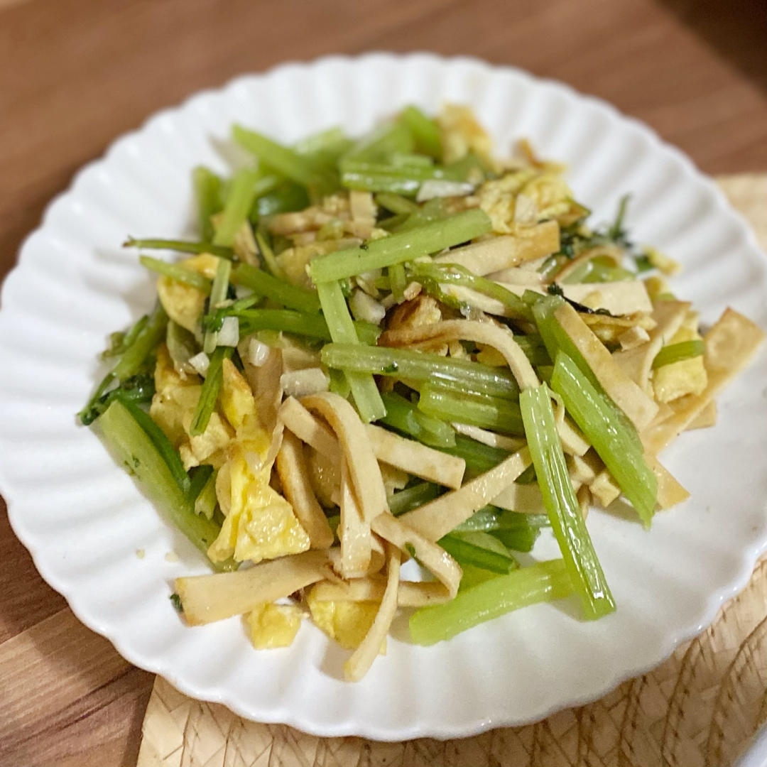 芹菜豆皮炒肉丝