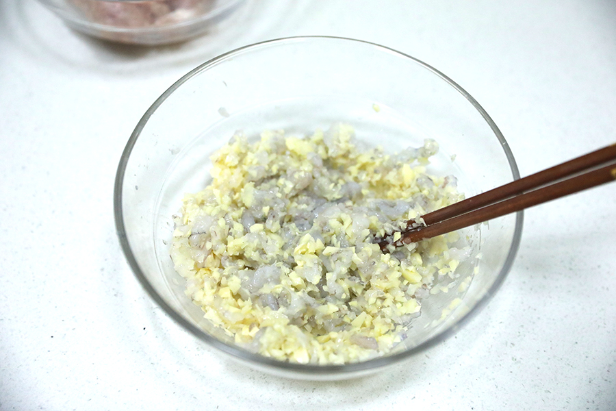 玉米虾仁猪肉饺子的做法 步骤10
