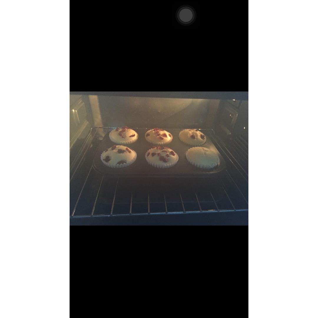 蔓越莓纸杯戚风小蛋糕