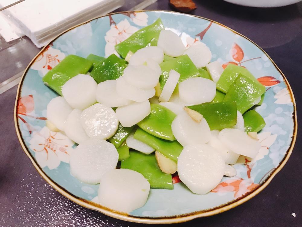 清炒山药豆角，山药和豆角脆脆的口感很好