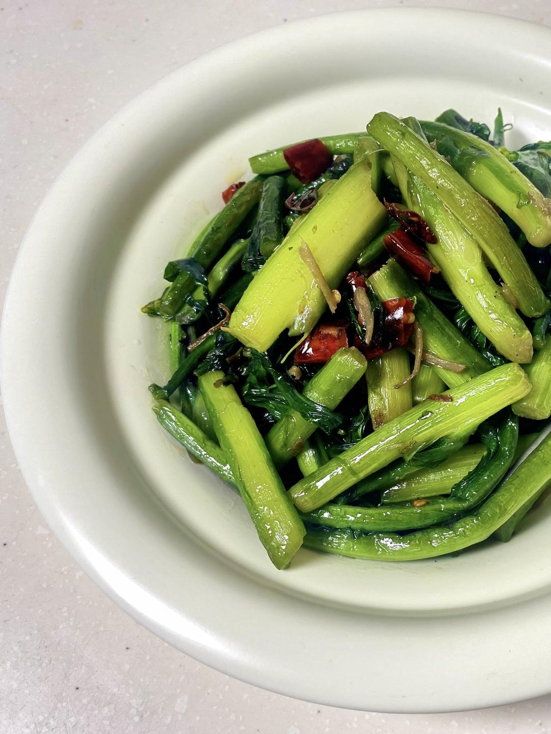 1分钟学会小炒红菜苔｜轻食素菜的做法