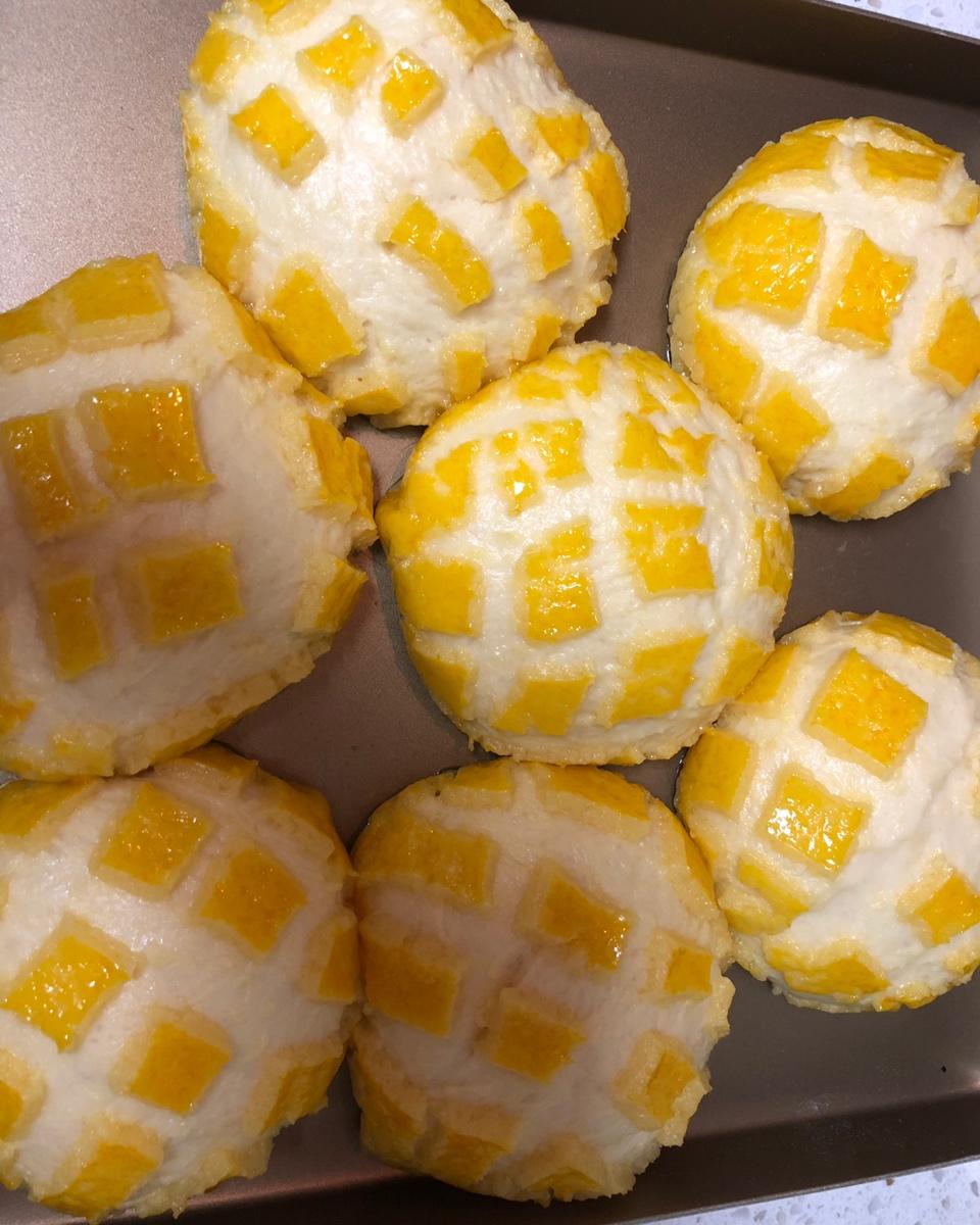 好吃到炸裂的港式菠萝包（附带制作酥皮的小视频）