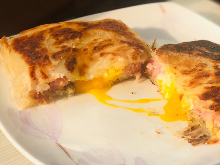 5分钟就能搞定的手抓饼早餐，酥到掉渣～