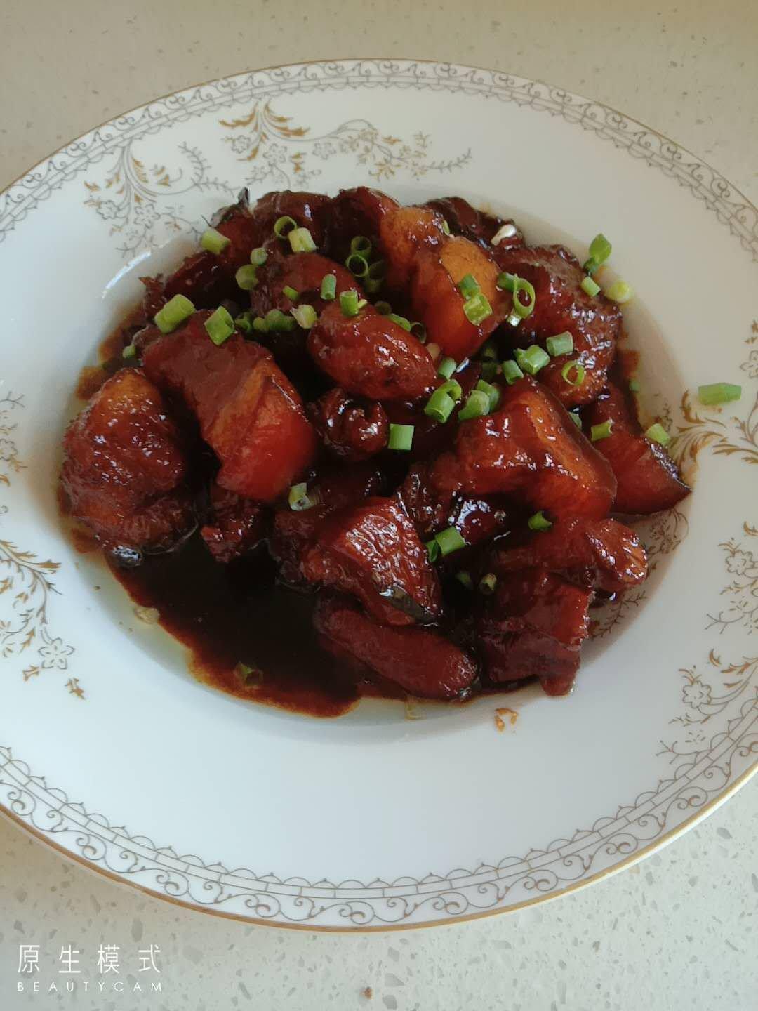 加了鹌鹑蛋后，这盘红烧肉，美味的逆天啦——鹌鹑蛋烧肉（孔瑶食谱）