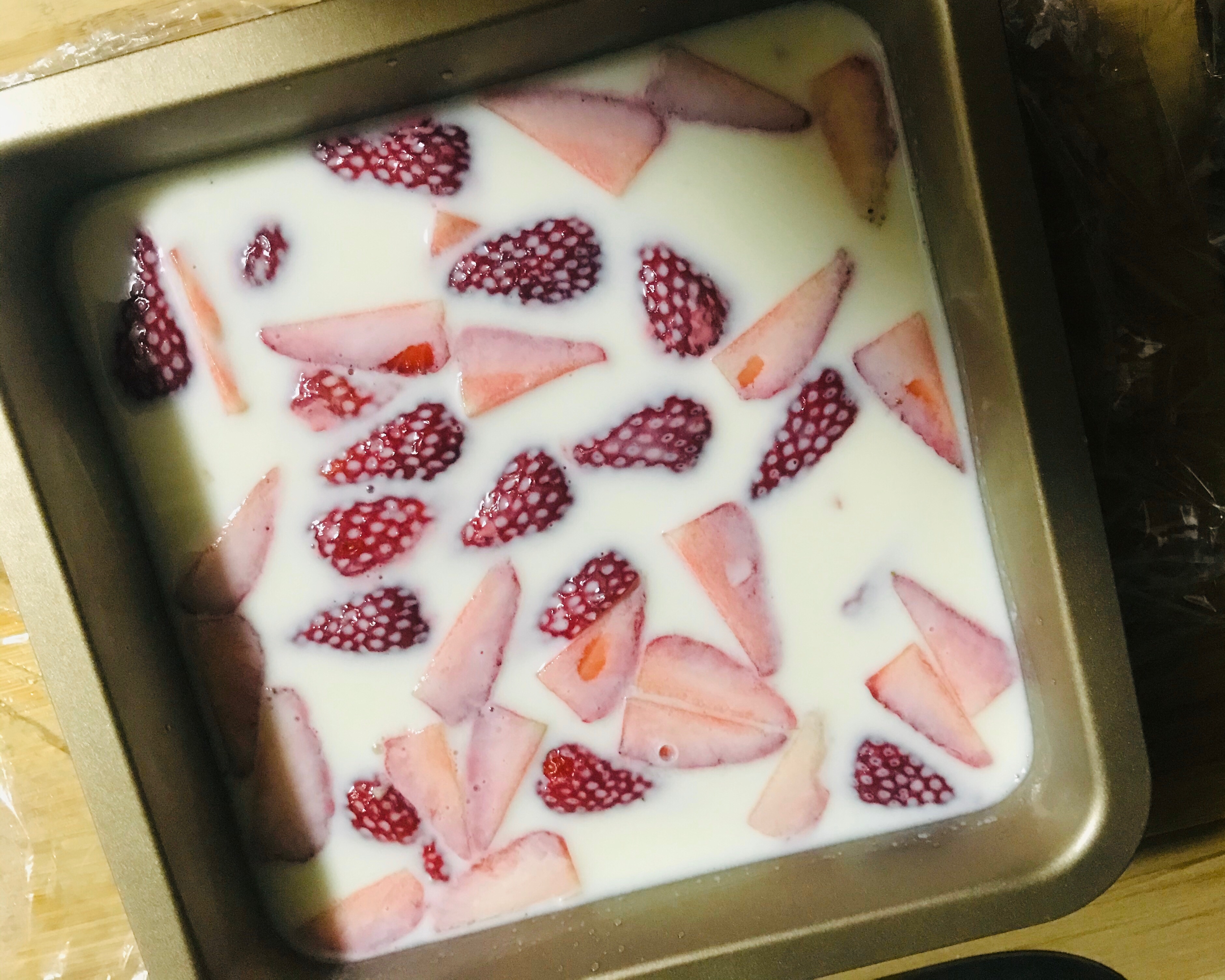 凉凉的草莓🍓果冻双皮奶口感果冻超简单的做法 步骤5