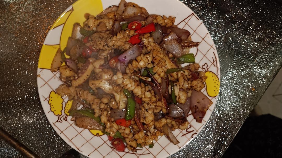 爆炒鱿鱼须，加上这一步，可以与铁板鱿鱼媲美