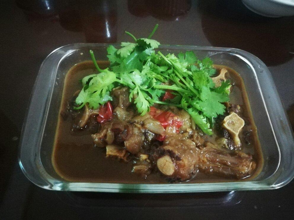 酱烧牛尾