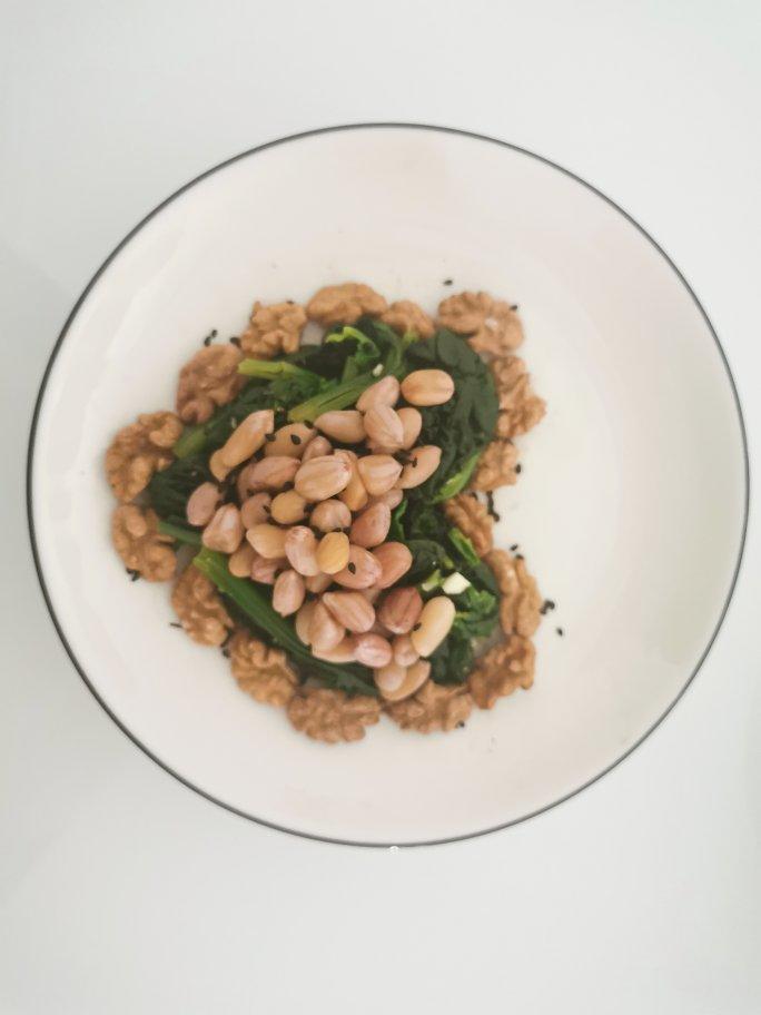 鲜核桃仁拌菠菜