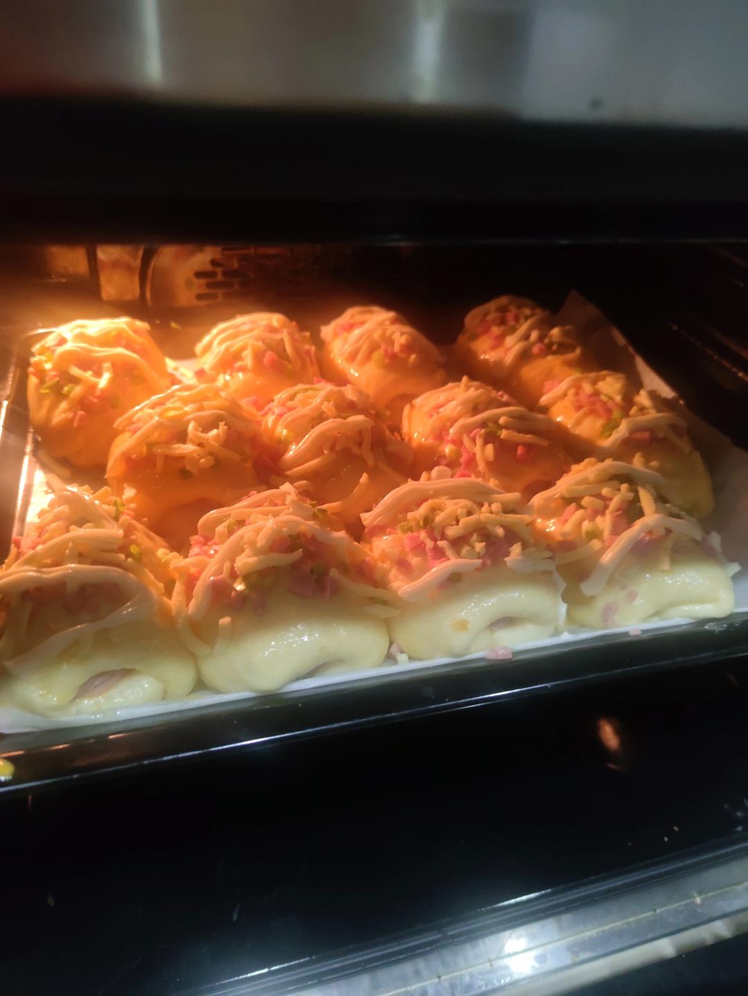 肉松火腿奶酪香葱面包