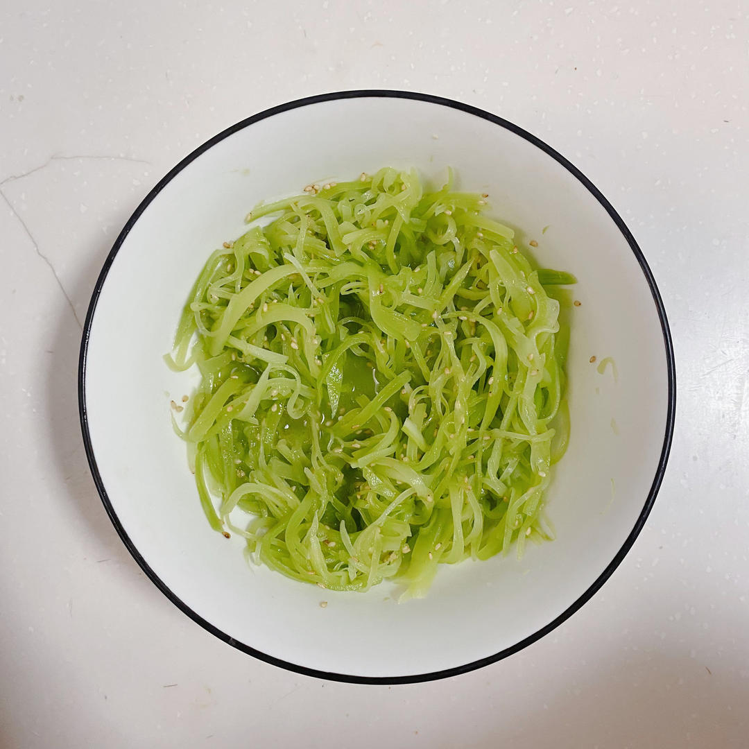 凉拌莴笋丝