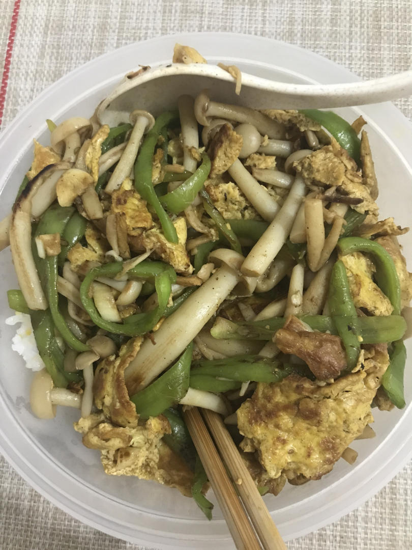 光盘神器海鲜菇炒青椒