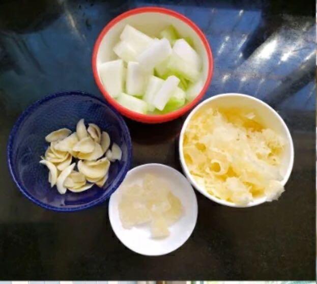 用新鲜杨梅做的杨梅汁