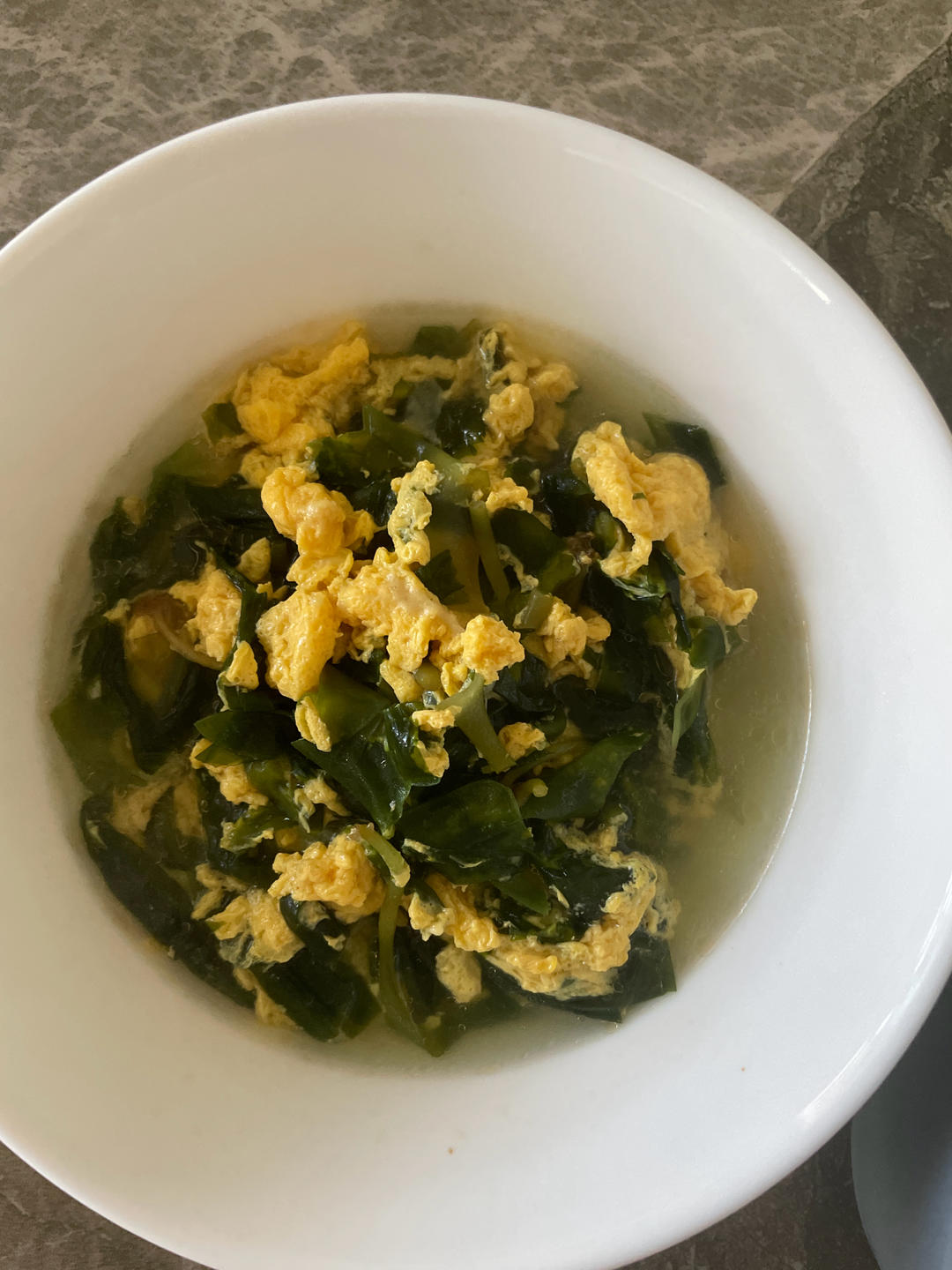 海带苗鸡蛋虾皮汤（补铁补钙）