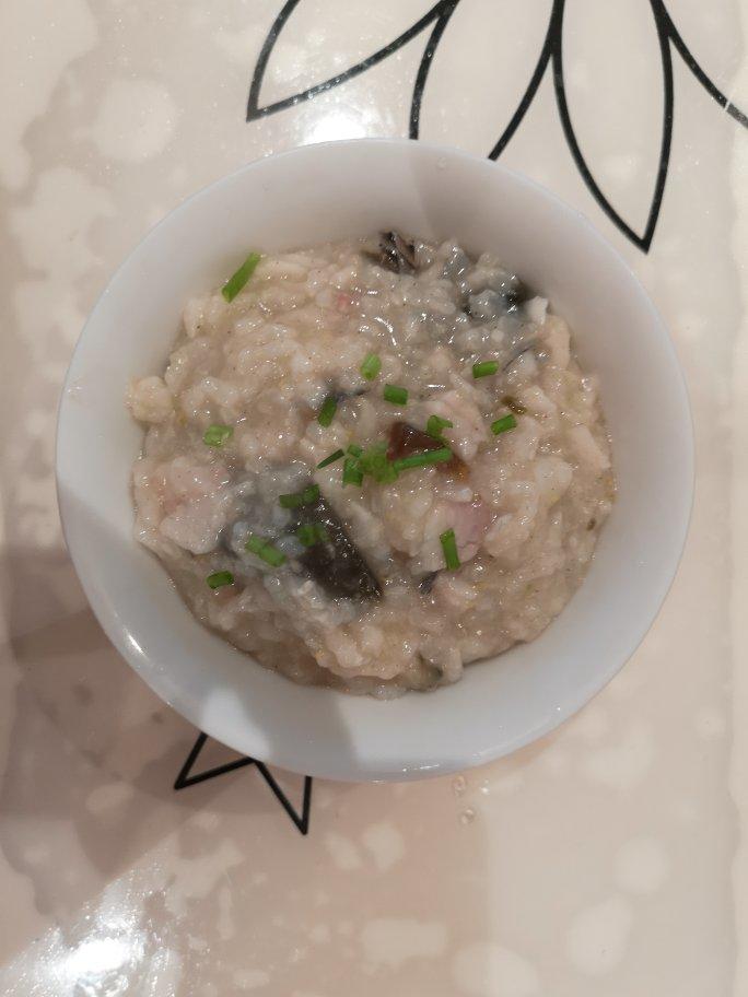 生滚鱼片皮蛋粥
