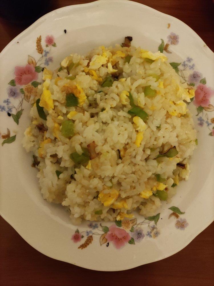 青椒鸡蛋炒饭