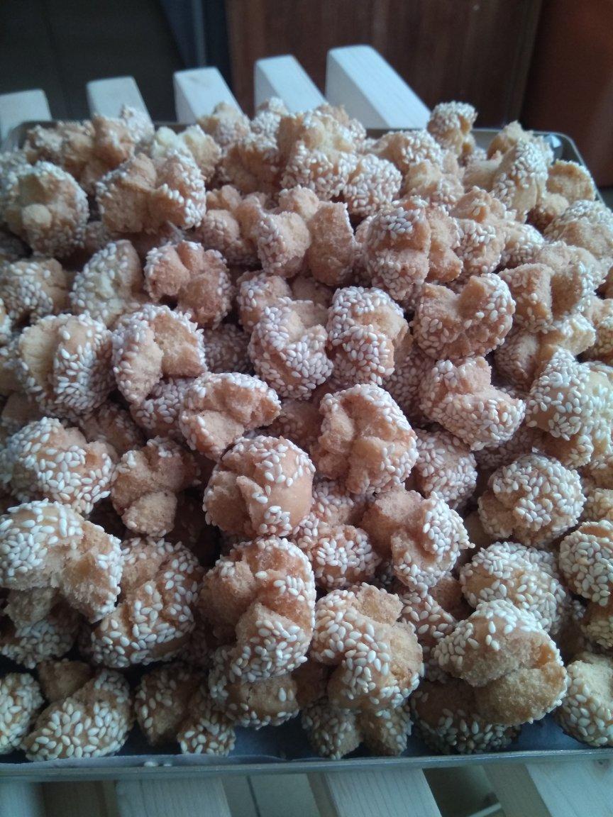 美味的传统小吃之_笑口枣（开口笑）