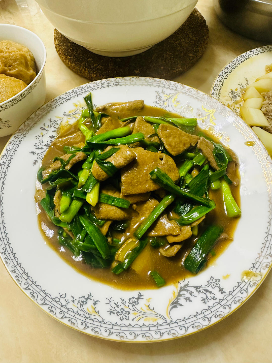 猪肝炒大蒜（下饭又下酒，不放辣椒孩子也爱吃）