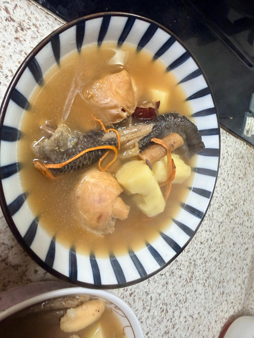 秋冬养生滋补搭配，山药炖鸡汤，暖身暖胃！！！