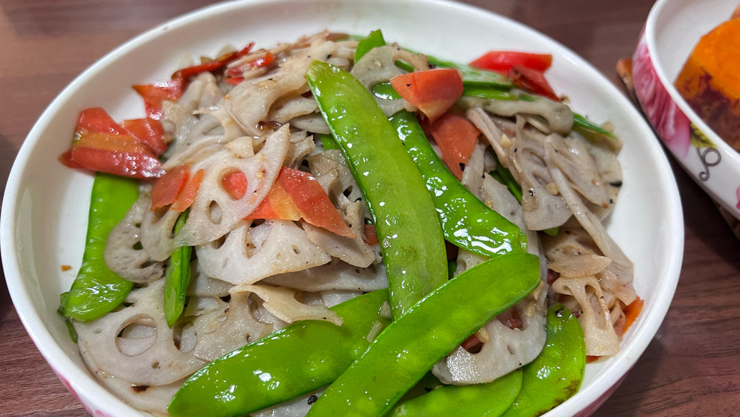 素菜也可以这么美—荷塘小炒