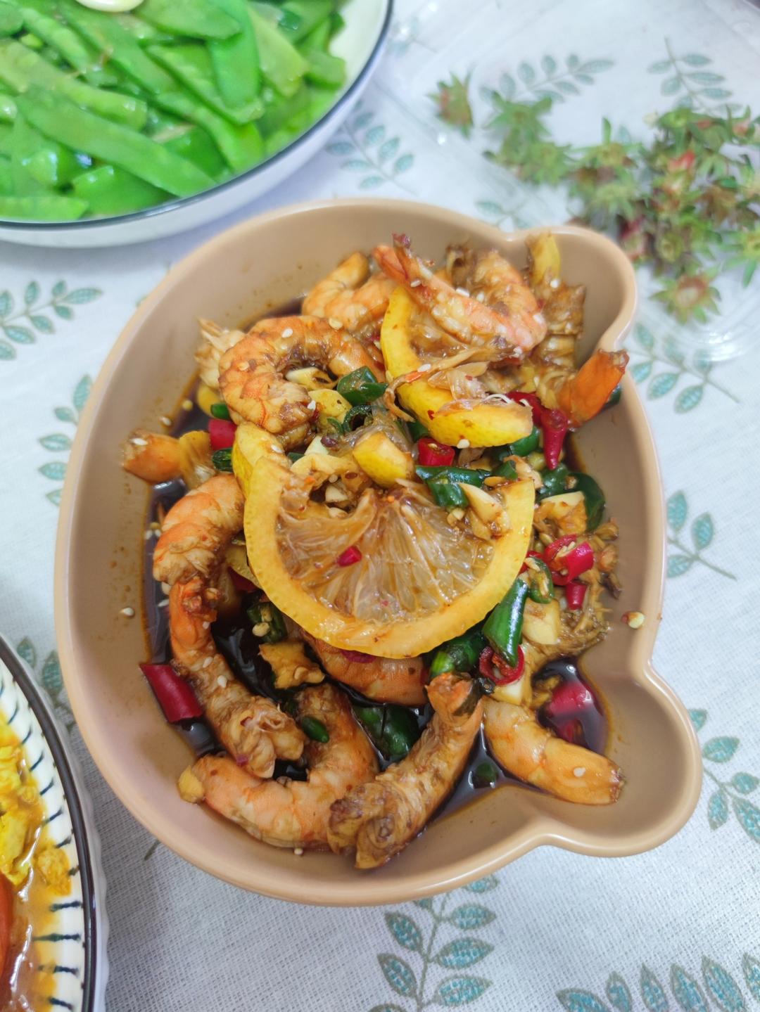 鲜嫩爽口，低脂低卡的酸辣柠檬虾，爆好吃