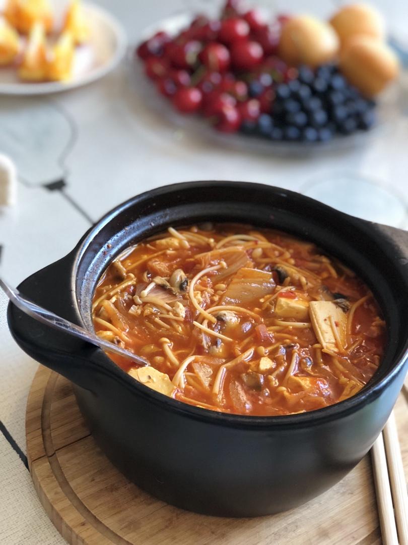 韩式泡菜豆腐锅/辣白菜豆腐汤