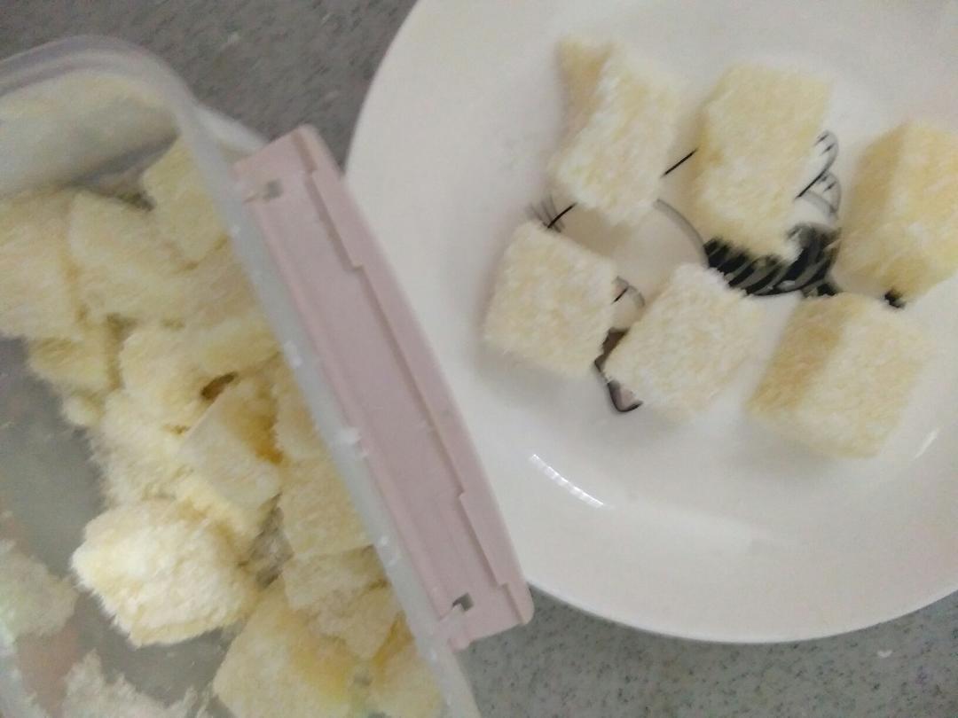 【视频】85度C 椰蓉牛奶小方～不用烤箱的夏日甜点