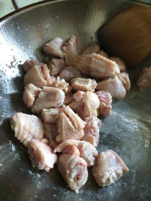 咖喱鸡翅烧土豆的做法 步骤2