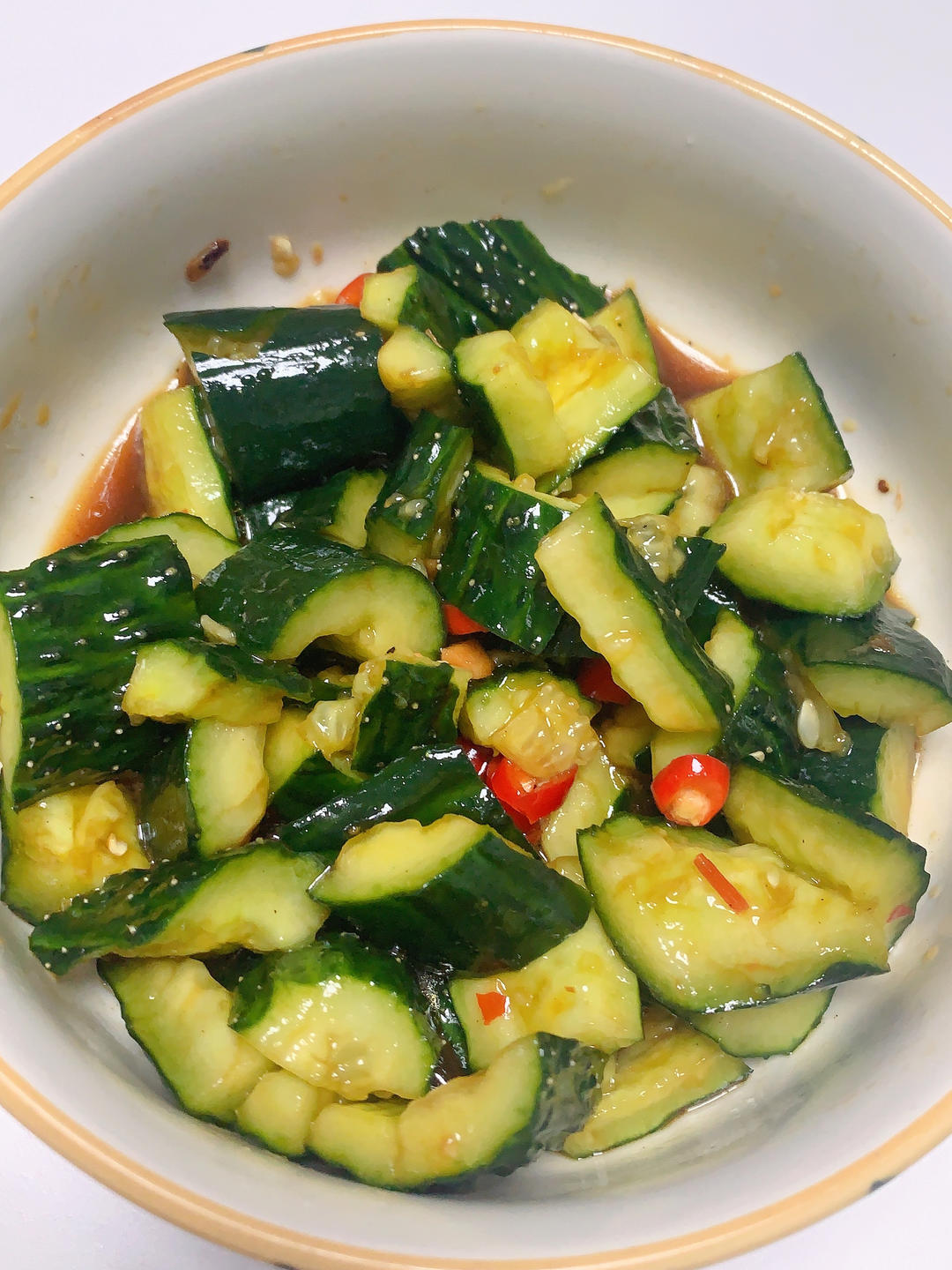 2分钟就能做好的《凉拌拍青瓜》