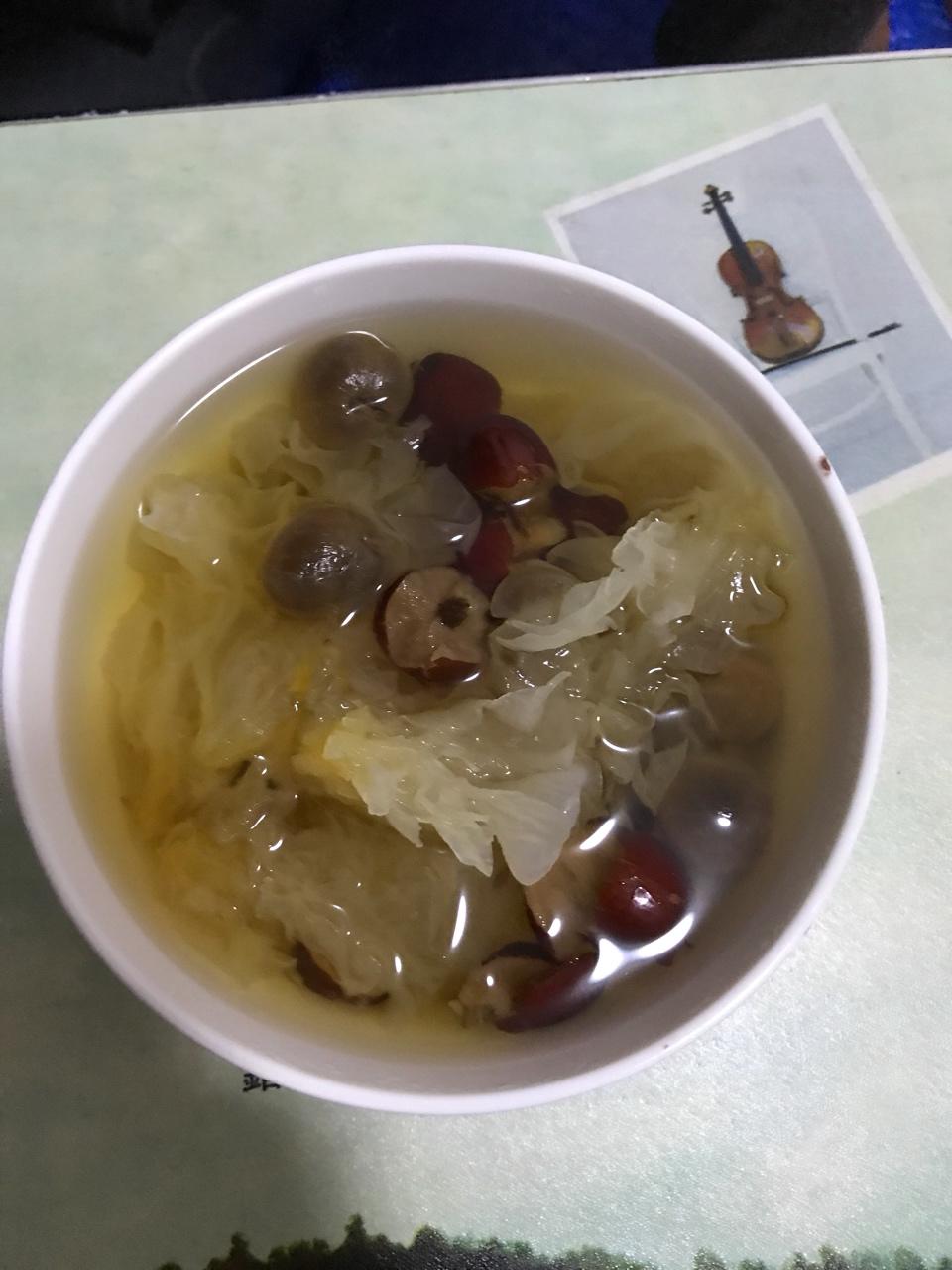 桂圆银耳红枣汤