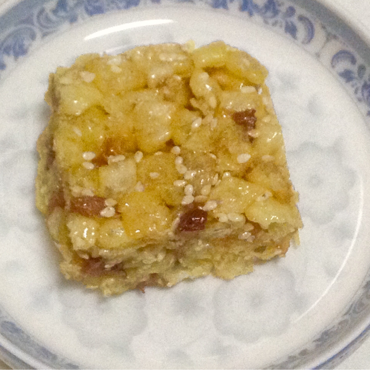 用饺子皮做“萨其马”