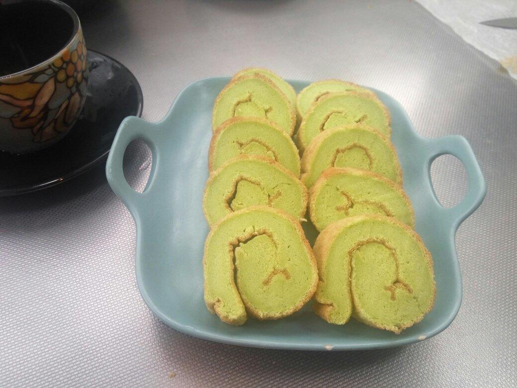菠菜泥版戚风蛋糕卷
