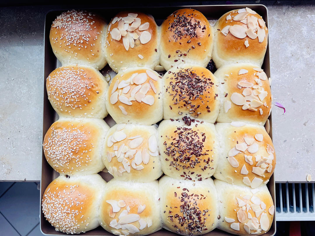 好吃到炸裂的港式菠萝包（附带制作酥皮的小视频）