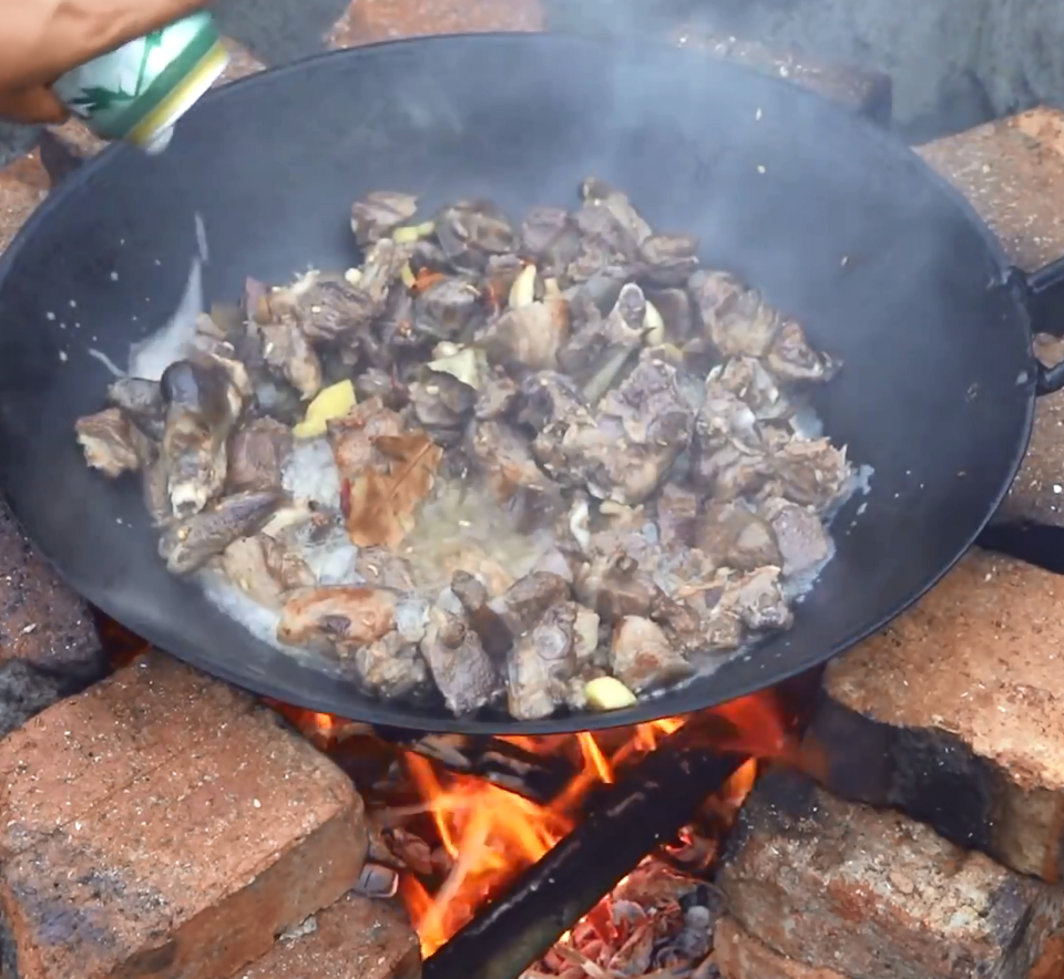 香肉，地羊肉，白狗.狗火锅.木瓜啤酒炖狗.二哈肉.炒狗.桂林狗的做法 步骤6