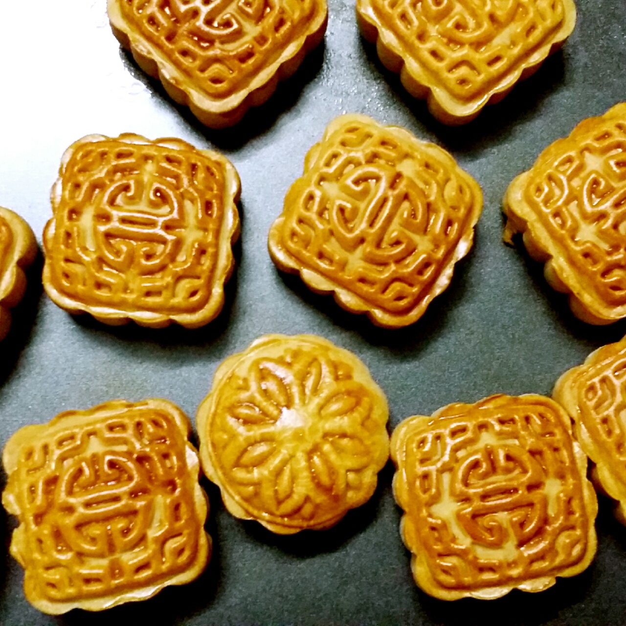 广式月饼－－蛋黄豆沙月饼