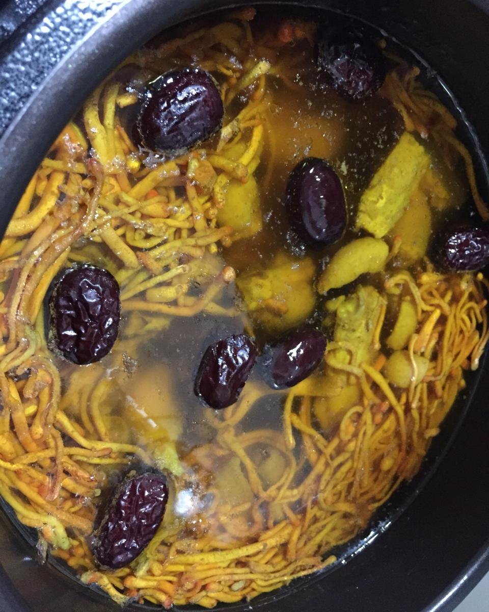 板栗虫草花炖鸡汤