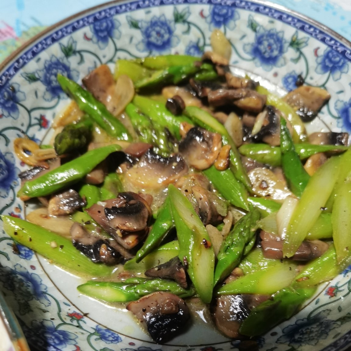 教你做最好吃的芦笋炒蘑菇 新手速get！