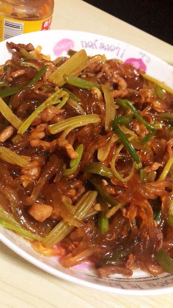 香芹炒粉条