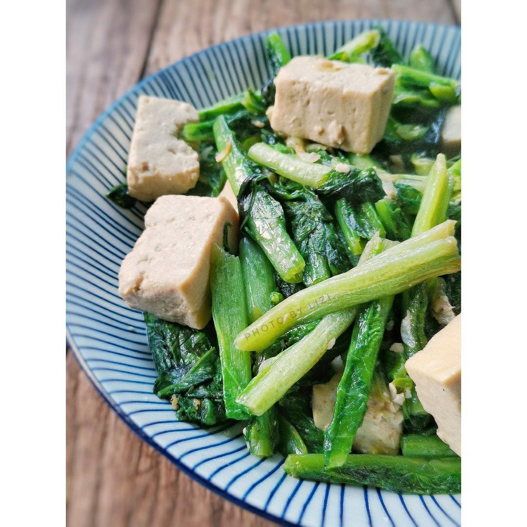 家常菜～莴苣叶炒豆腐